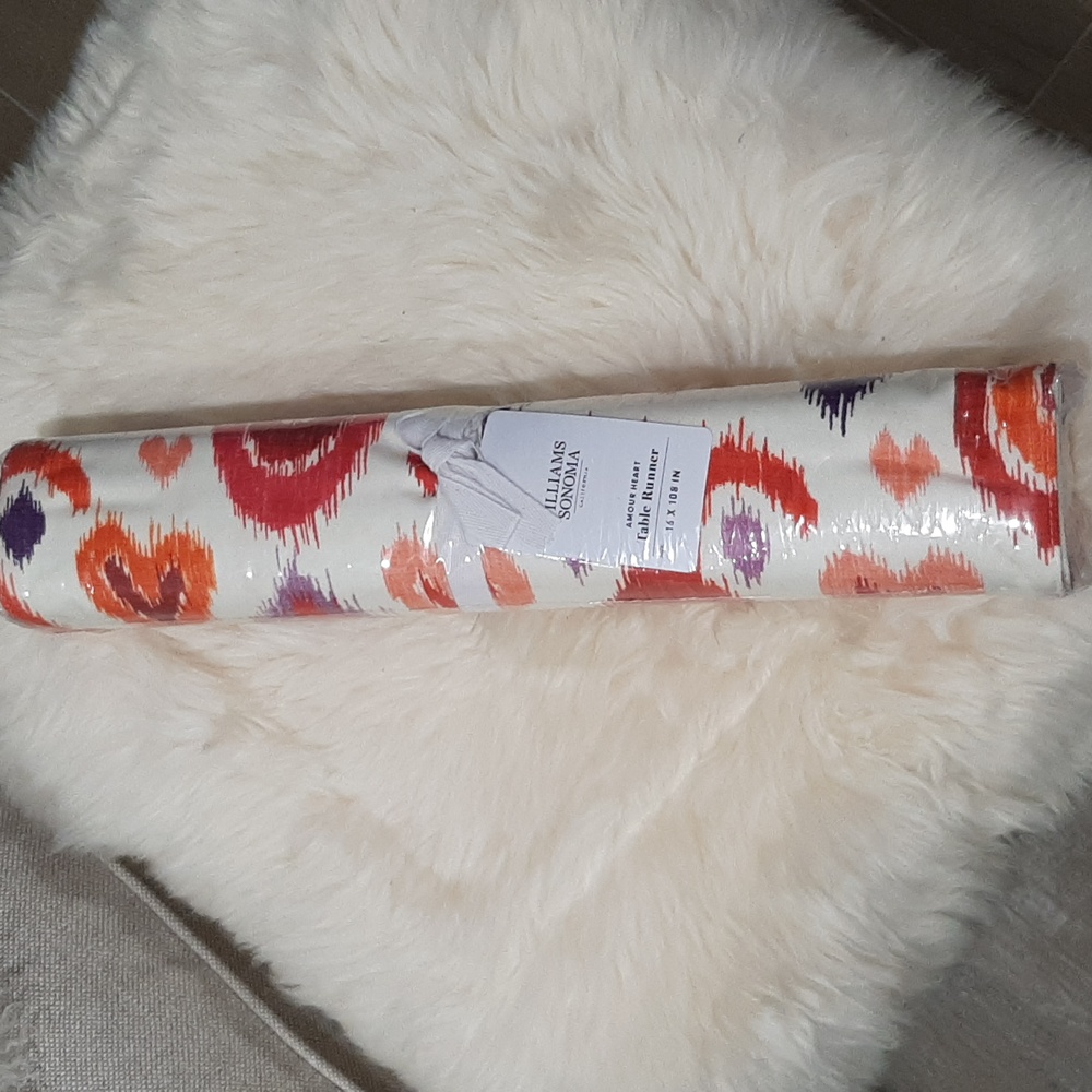 Amour Heart Table Runner